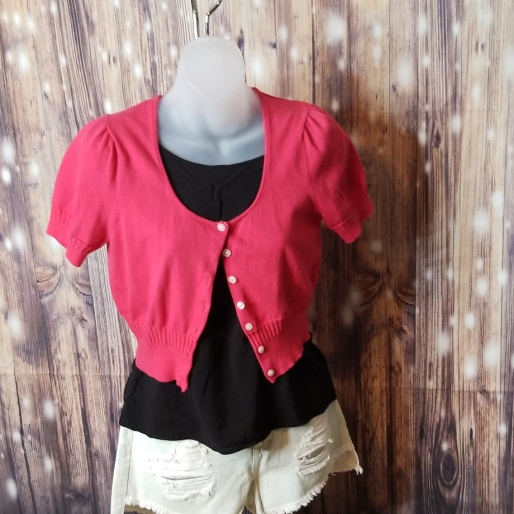 Red half cardigan